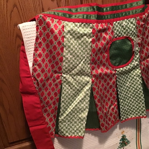 NWT Grasslands  Road Christmas  Skirt apron - pleat details - Picture 4 of 7